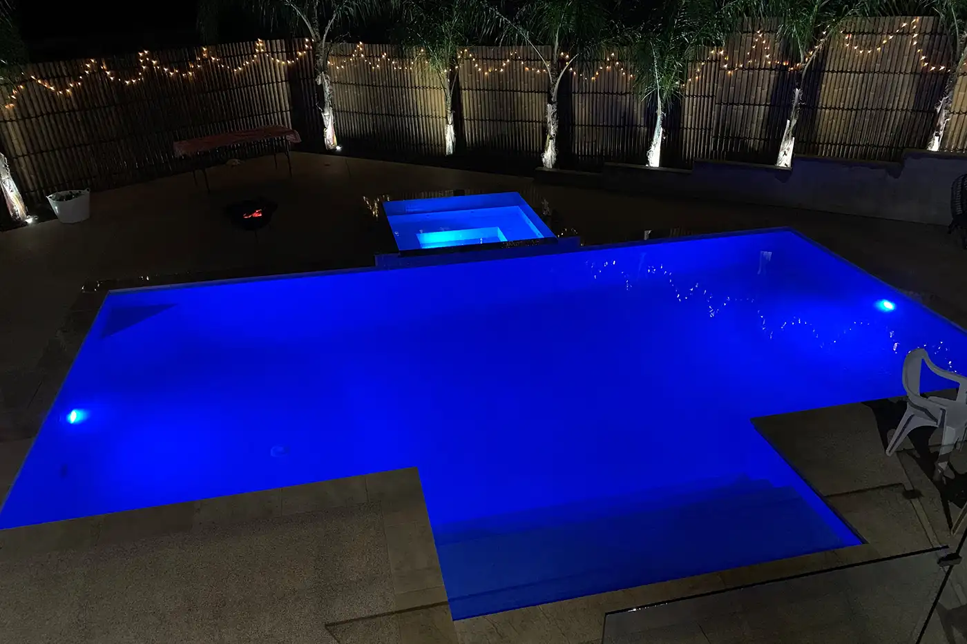 Rectangle pool with external spa and steps, equipped with mood lighting. Concrete Swimming Pools Shepparton, rectangle pool with external spa and steps, equipped with mood lighting.