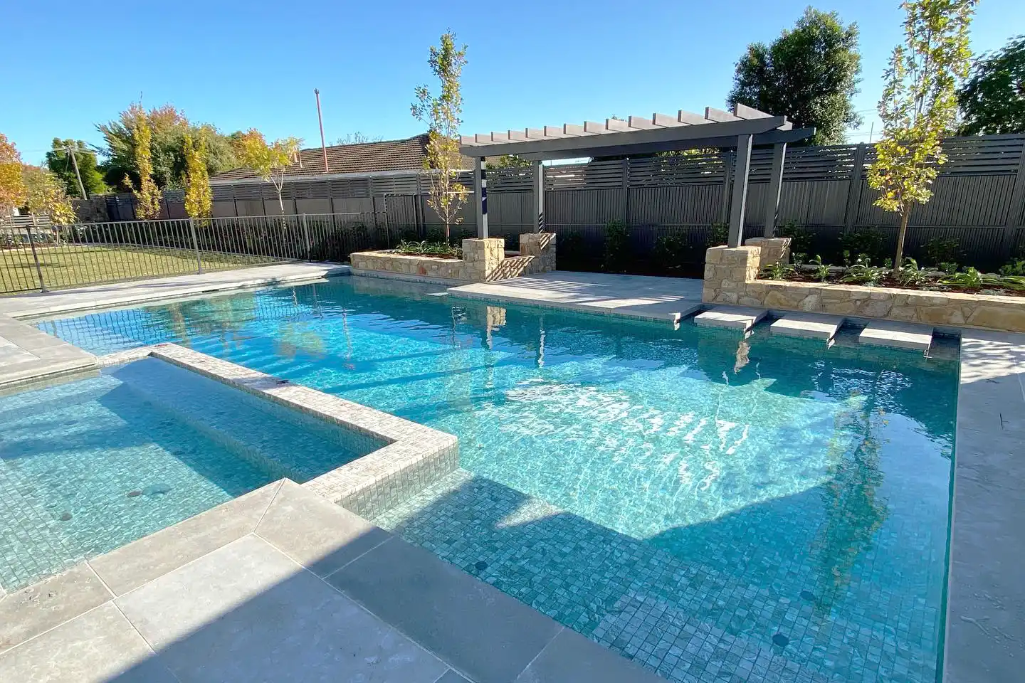 Large family pool with spa featuring stepping stones Concrete Swimming Pools Shepparton, large family pool with spa, featuring stepping stones